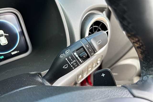 Hyundai KONA 1.6 GDi Hybrid Premium 5dr DCT Pulse Red