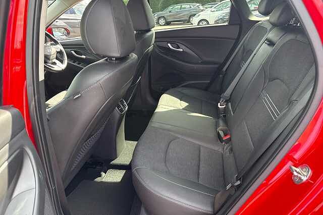 Hyundai I30 T-GDI PREMIUM MHEV Engine Red