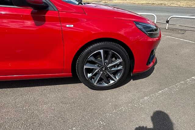 Hyundai I30 T-GDI PREMIUM MHEV Engine Red
