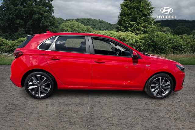 Hyundai I30 T-GDI PREMIUM MHEV Engine Red
