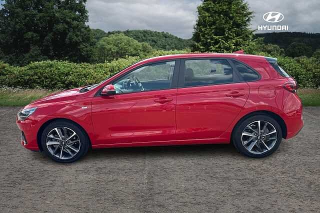 Hyundai I30 T-GDI PREMIUM MHEV Engine Red