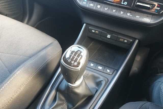 Hyundai BAYON T-GDI PREMIUM MHEV Dragon Red